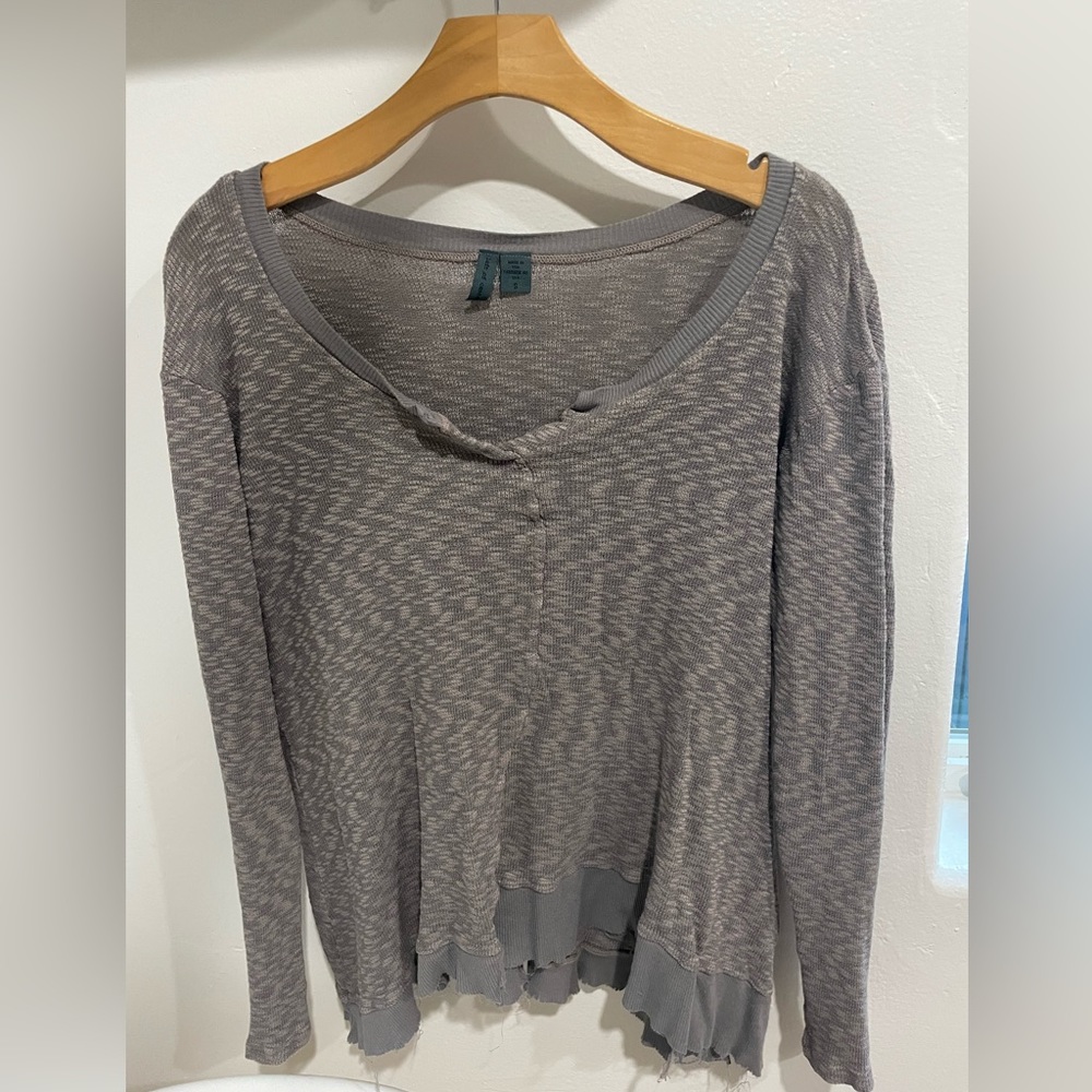 Anthropologie Left of center lightweight long sleeve grey top made in USA small